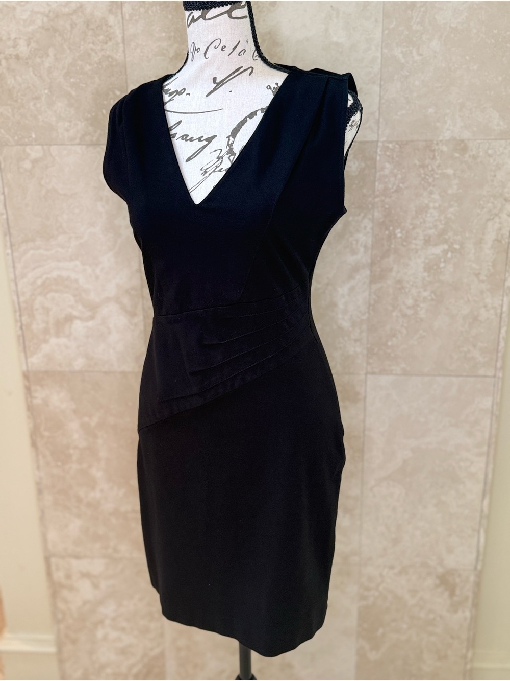 Kenneth Cole New York Black Sleeveless V-Neck Sheath Dress Size 6 EUC